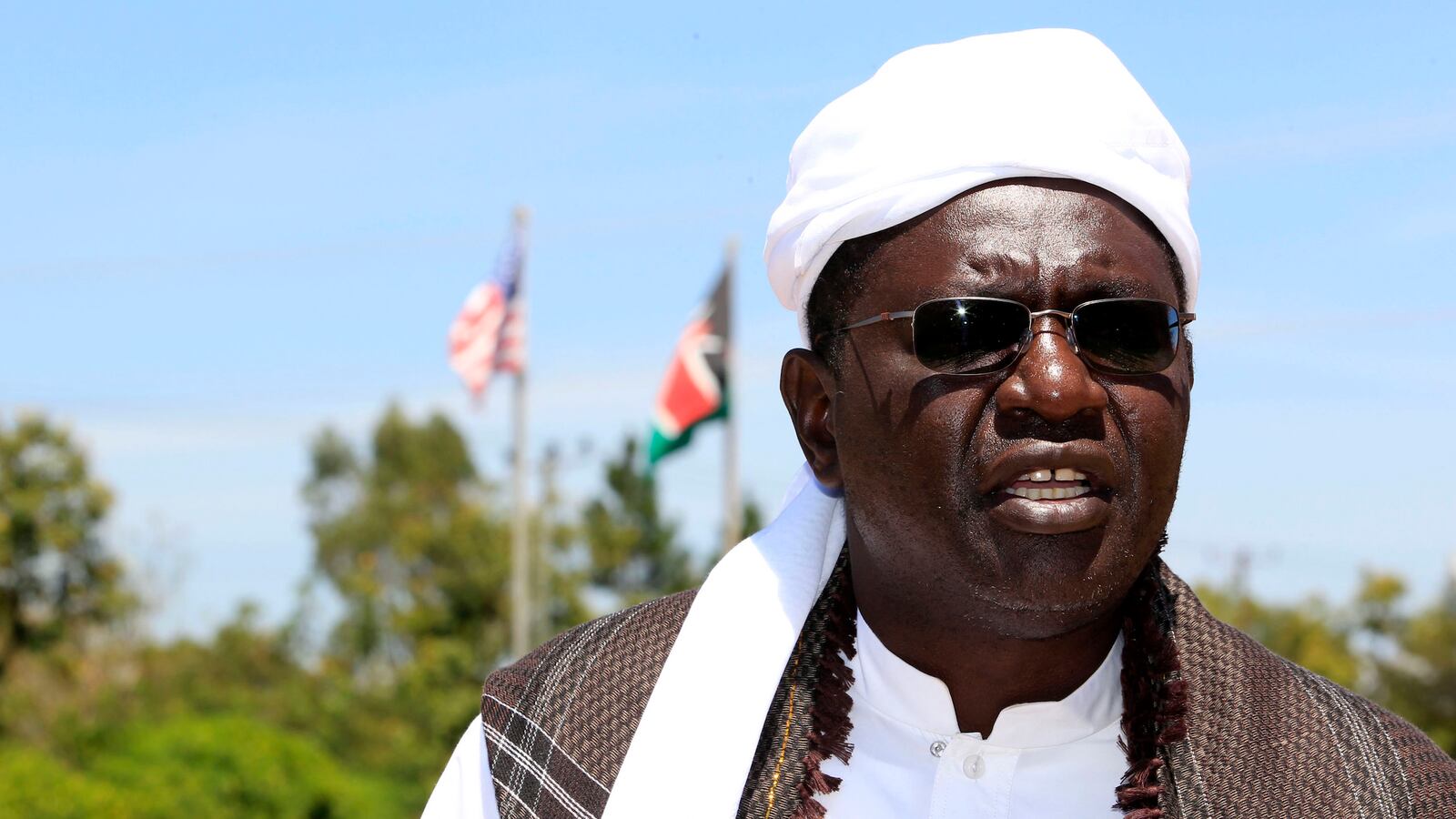 cheats/2016/07/24/obama-s-half-brother-i-m-voting-trump/160724-malik-obama-trump-cheat_m0nlnd
