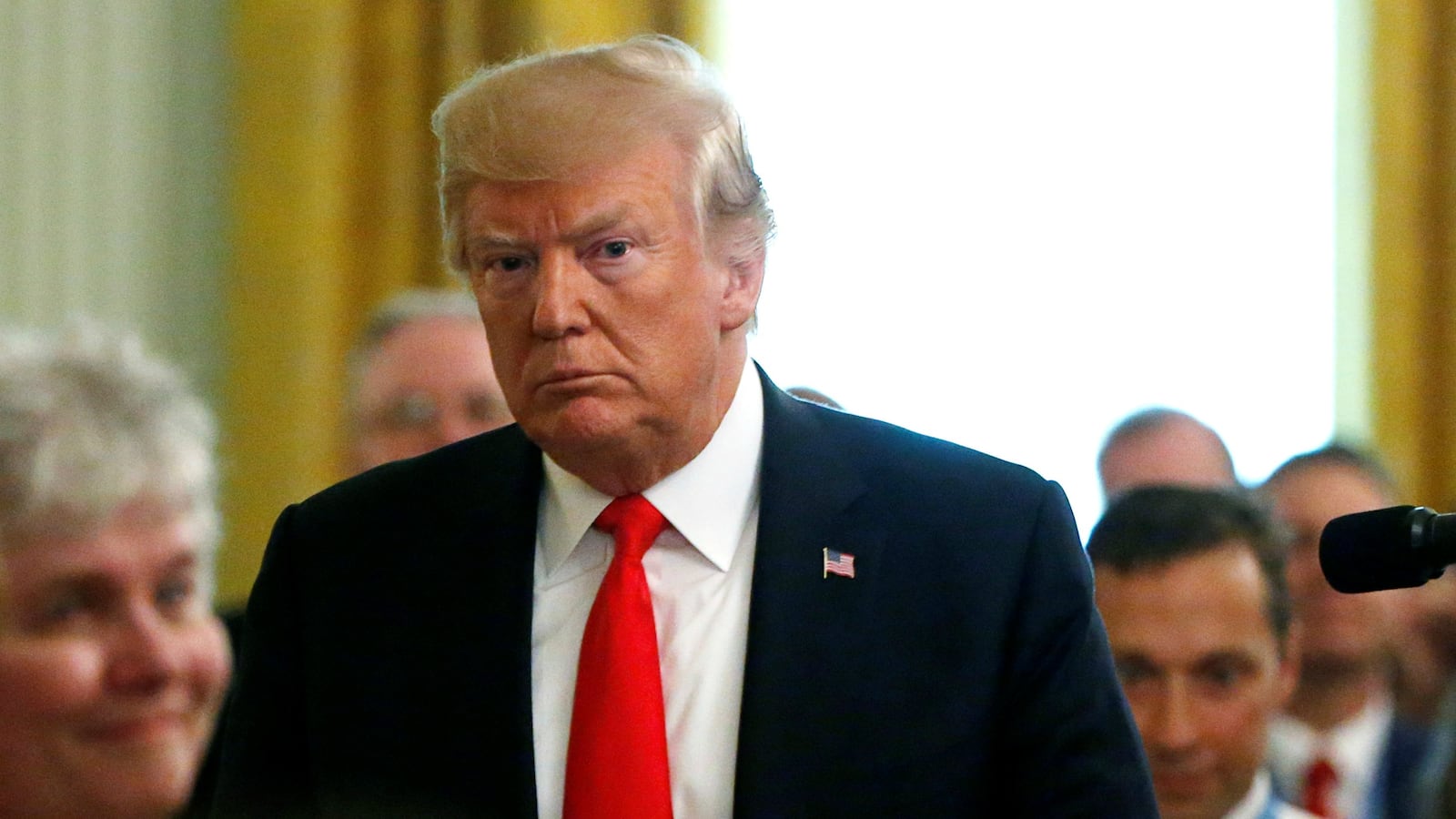 180822-trump-south-africa-whites-cheat_fvxsky