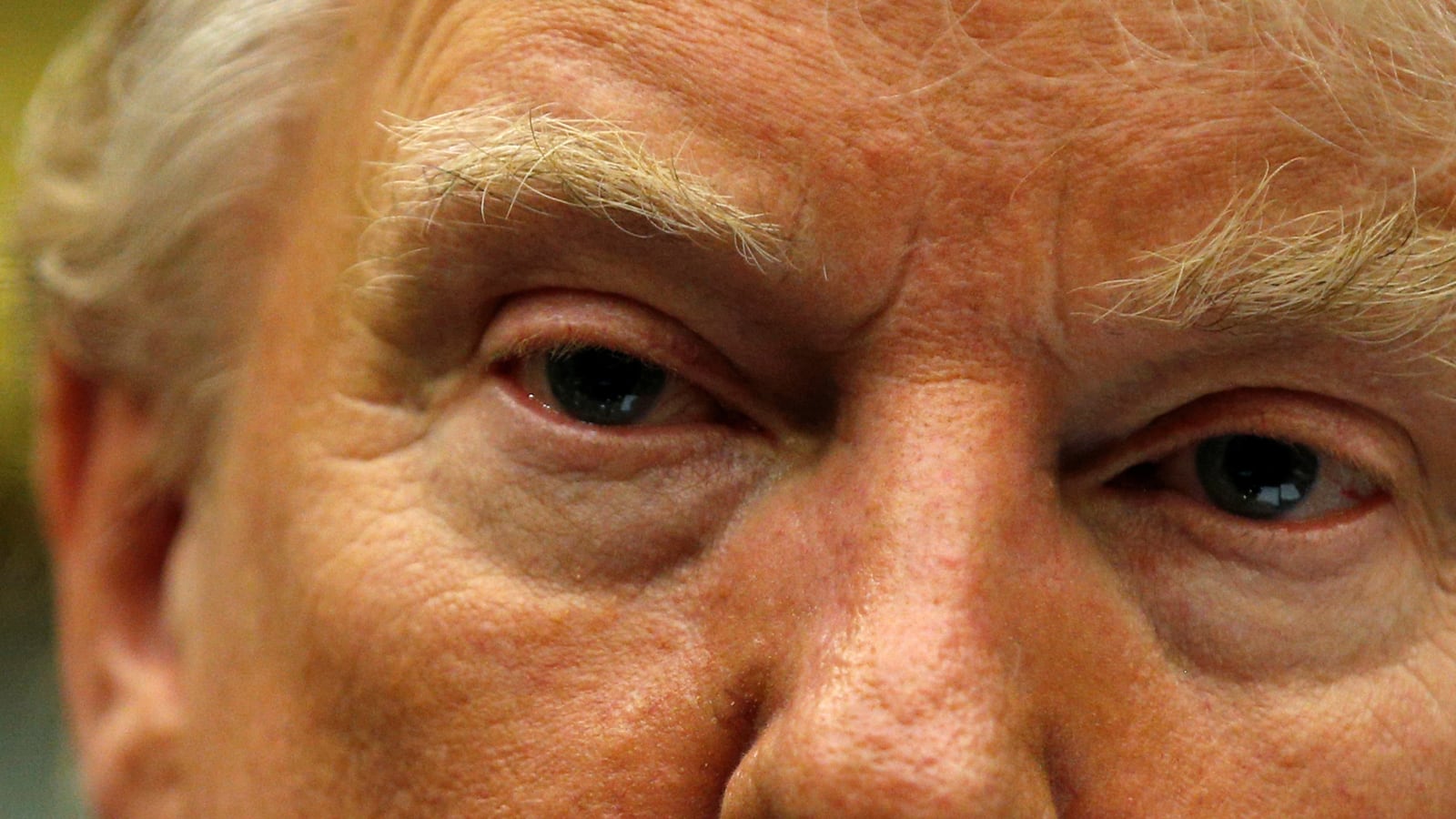 articles/2017/02/28/trump-appears-to-suggest-bomb-threats-against-jews-are-false-flags/170228-resnick-false-flags-tease_rpllno