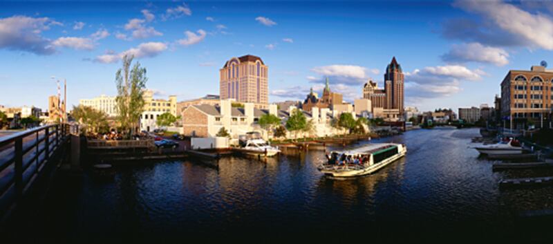 galleries/2010/12/08/most-charitable-cities/eligible-batchelors---milwaukee_iye05o