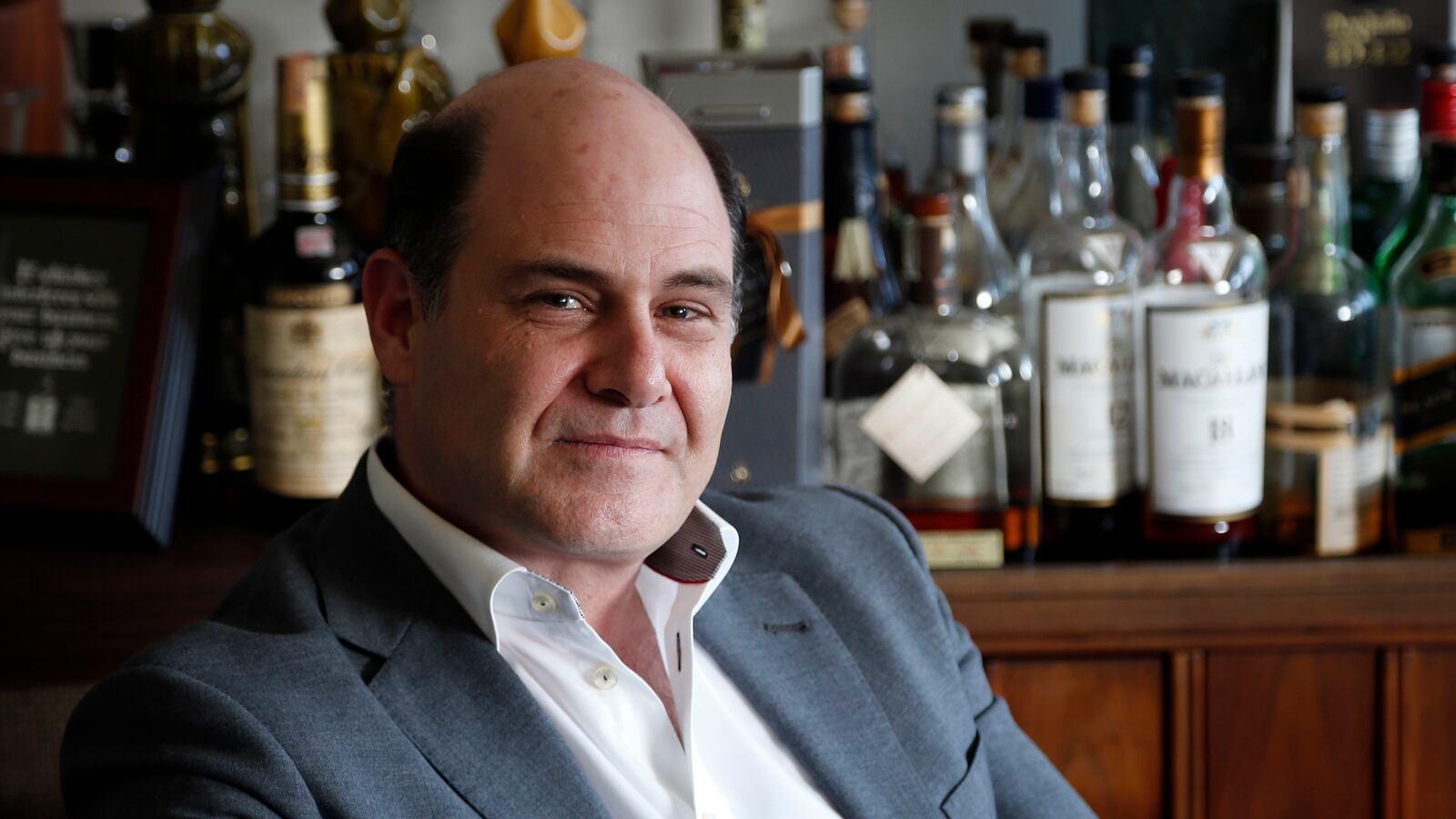 articles/2016/07/19/mad-men-creator-matthew-weiner-reads-frank-o-hara-s-poem-about-lana-turner/160718-jones-frank-weiner-tease_ketf2a