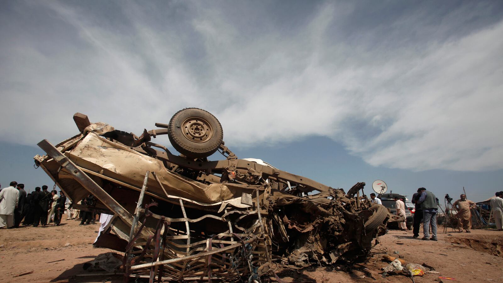 cheats/2013/03/29/pakistan-blast-kills-6/130329-car-bomb-cheat_vhwyh4