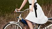 articles/2010/09/04/innovative-women-lead-the-urban-bicycle-trend/girls-on-bikes_124377_on3gp1