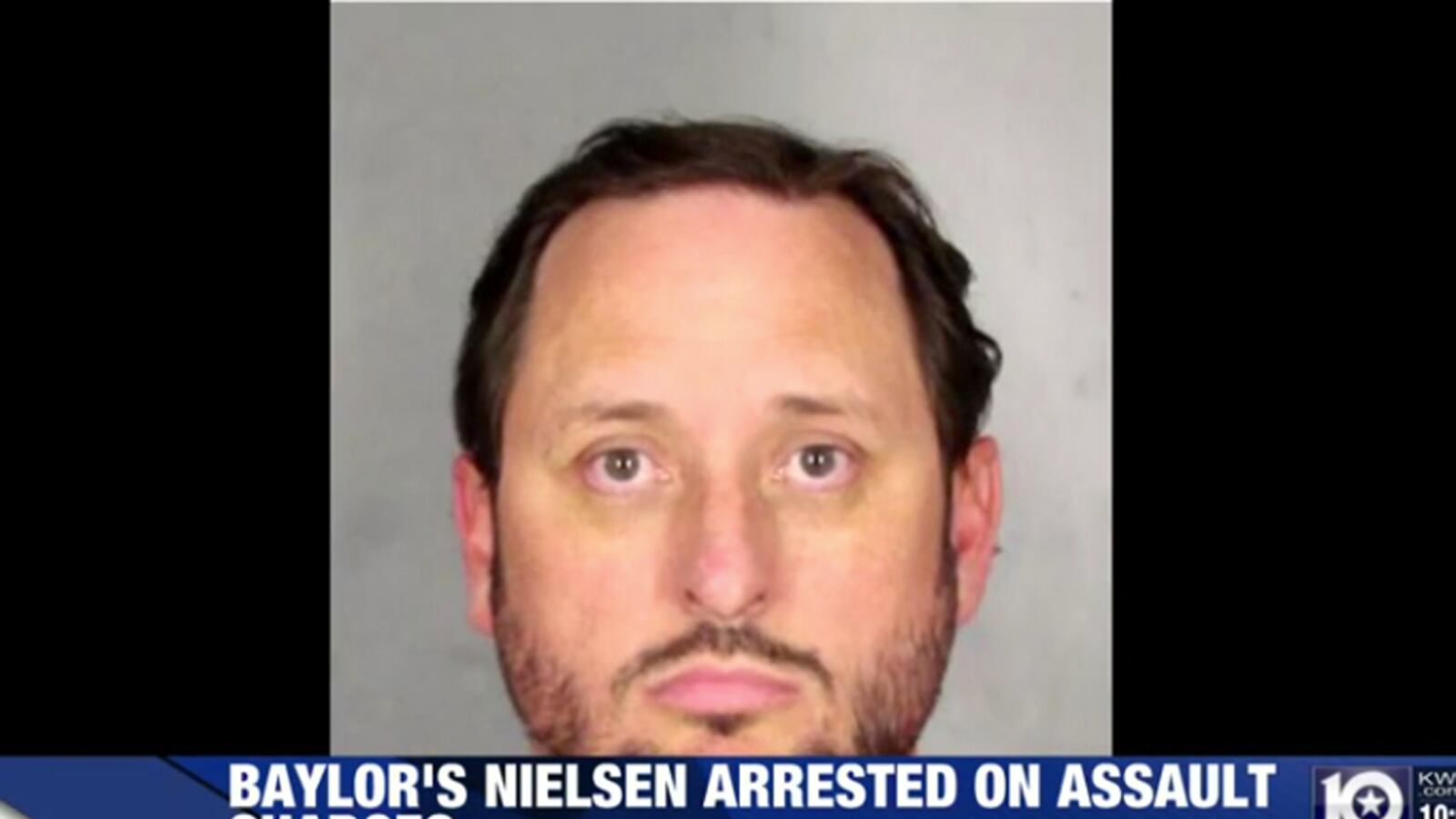 cheats/2016/11/22/baylor-associate-athletic-director-assaulted-reporter/161122-baylor-nielsen-arrested-cheat_v9m3zg
