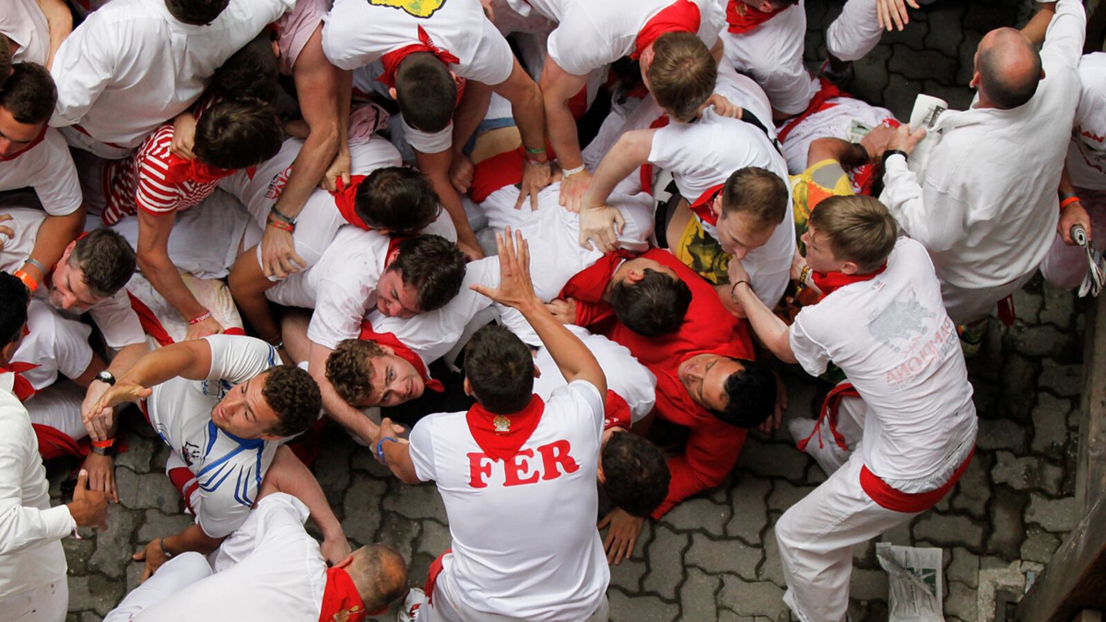 cheats/2012/07/07/6-injured-in-bull-running/pamplona-bulls-cheat_tlkhxq