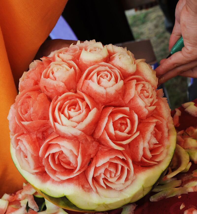 galleries/2012/07/08/9-amazing-watermelon-sculptures-photos/watermelon-carvings-3_xbjn26