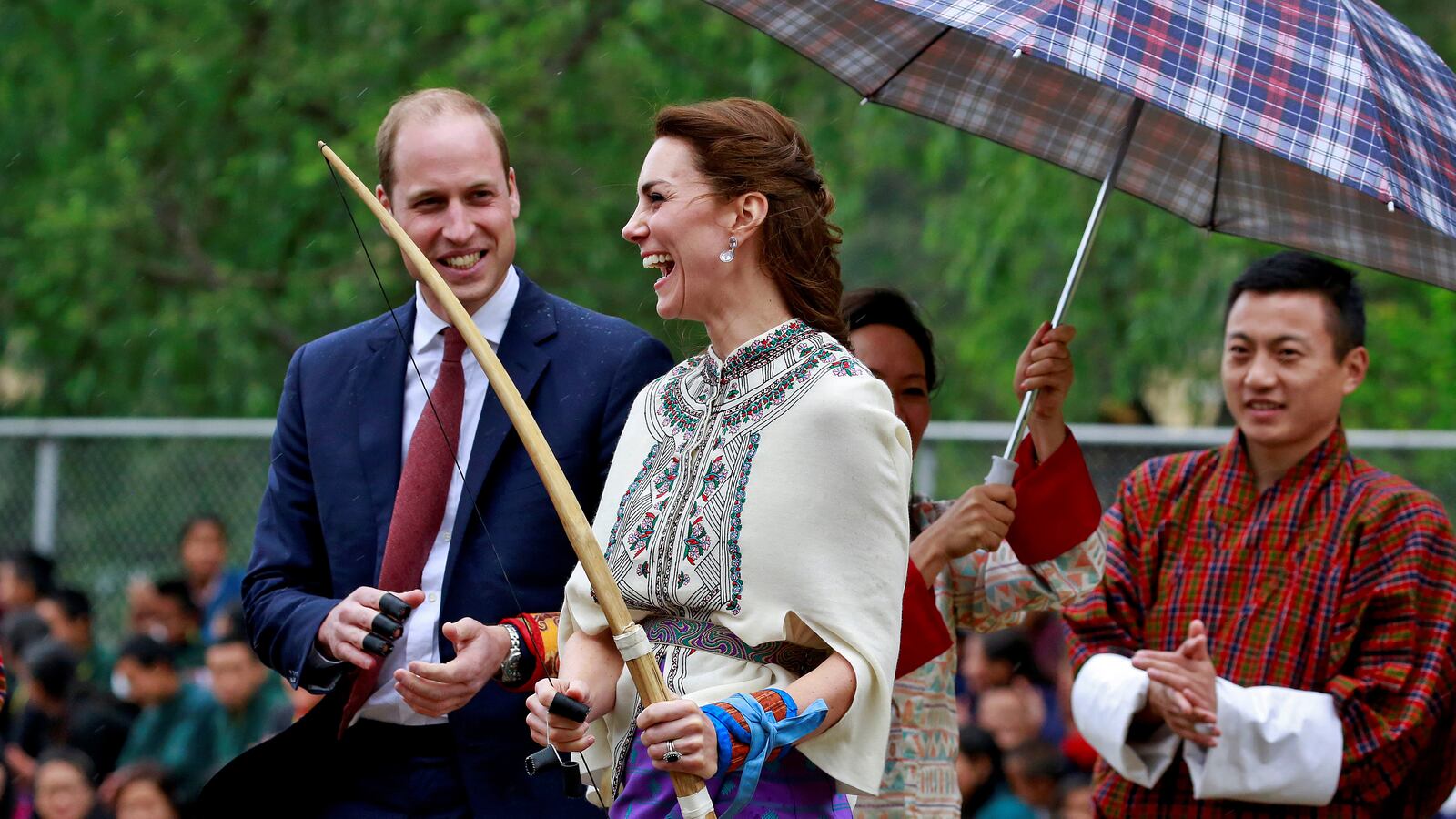 articles/2016/04/14/kate-middleton-stunned-as-bhutan-archers-insult-prince-willie-s-private-parts/160414-sykes-duchess-prince-archery-tease_atfway
