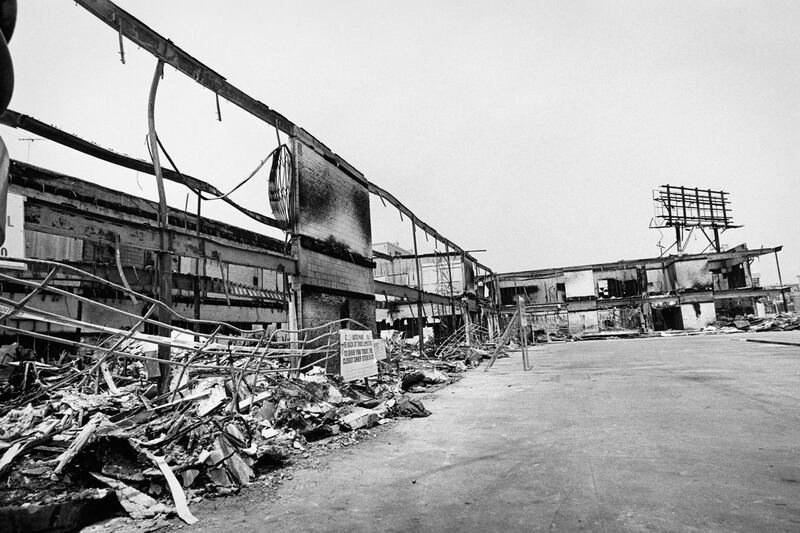 galleries/2012/04/27/los-angeles-riots-pictures-twenty-years-later-photos/la-riots-before-after-4_boqwlq