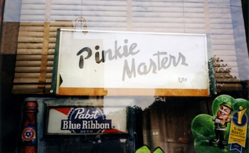 articles/2014/12/28/the-bars-that-made-america-great/141226-strochlic-pinkie-master-embed_xxiriu