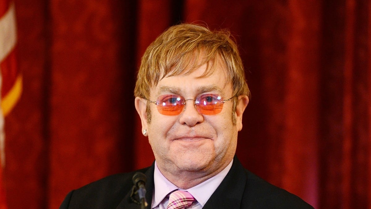 cheats/2012/08/23/madonna-forgives-elton-for-stripper-comment/madonna-elton-cheat_lfzh9c