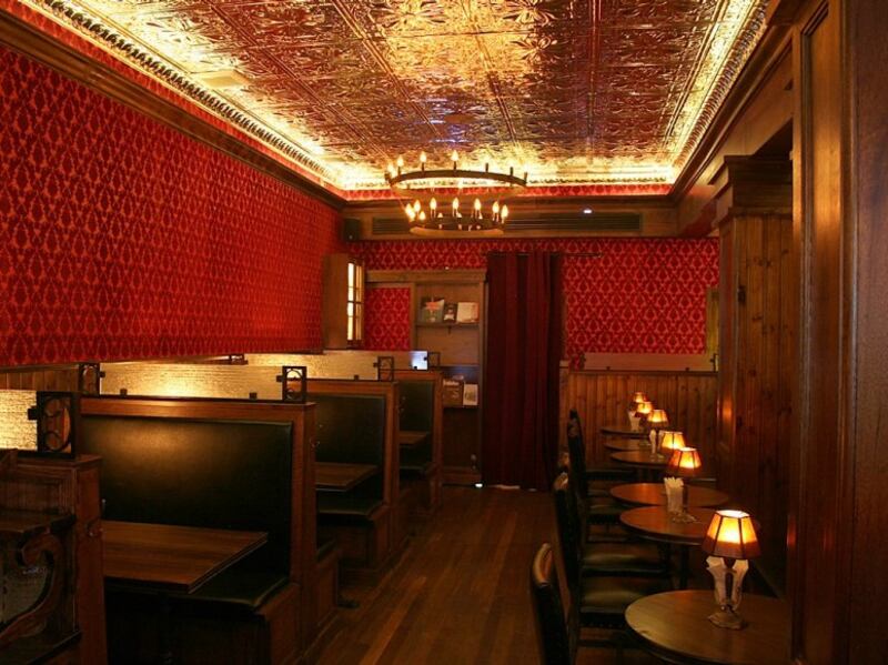 galleries/2013/06/30/the-20-best-new-bars-of-2013-photos/Senator_Saloon_acskjh