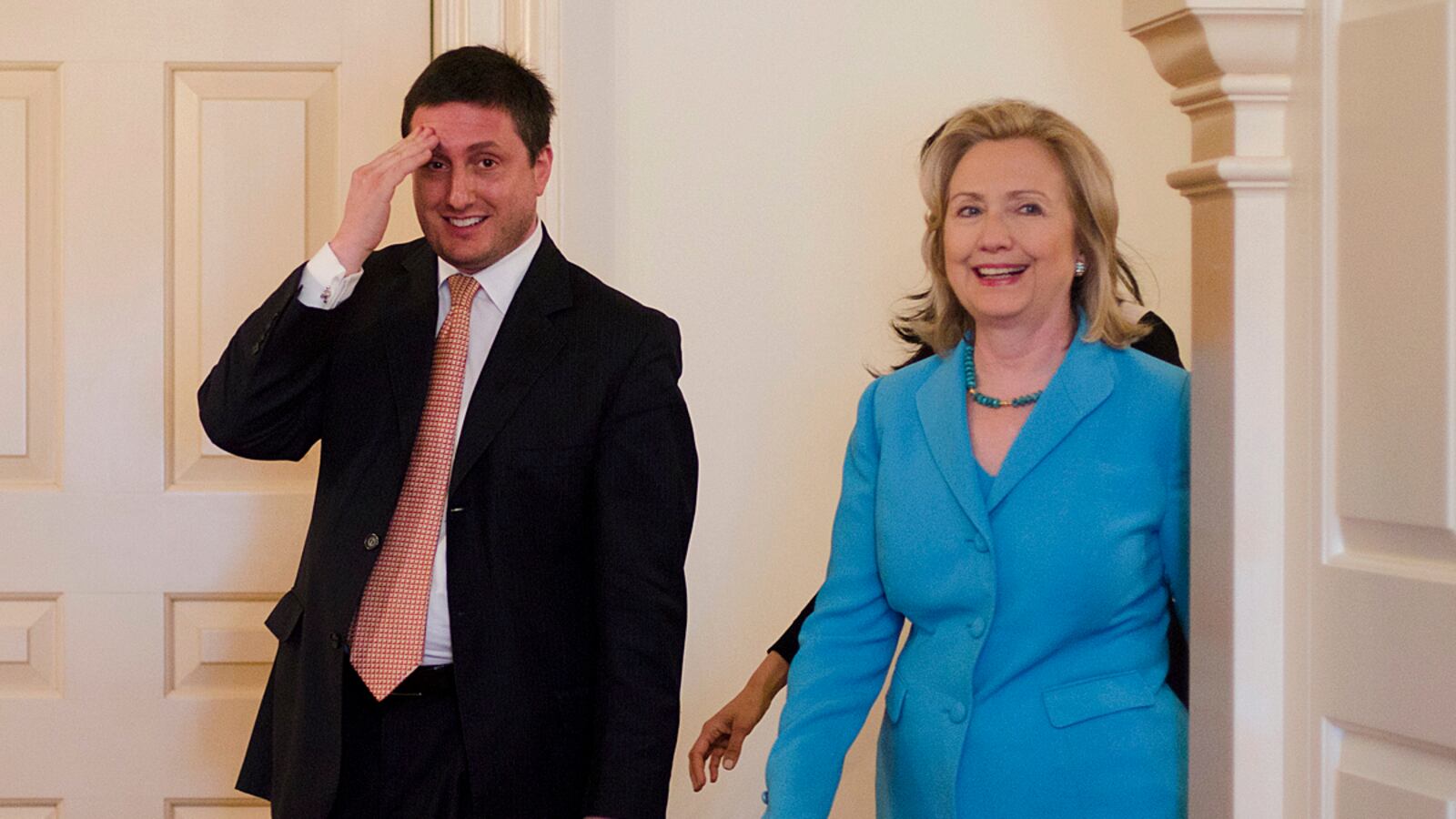 cheats/2012/09/24/clinton-aide-to-reporter-f-off/hillary-clinton-aide-gaffe-news-cheat_fa5lvw