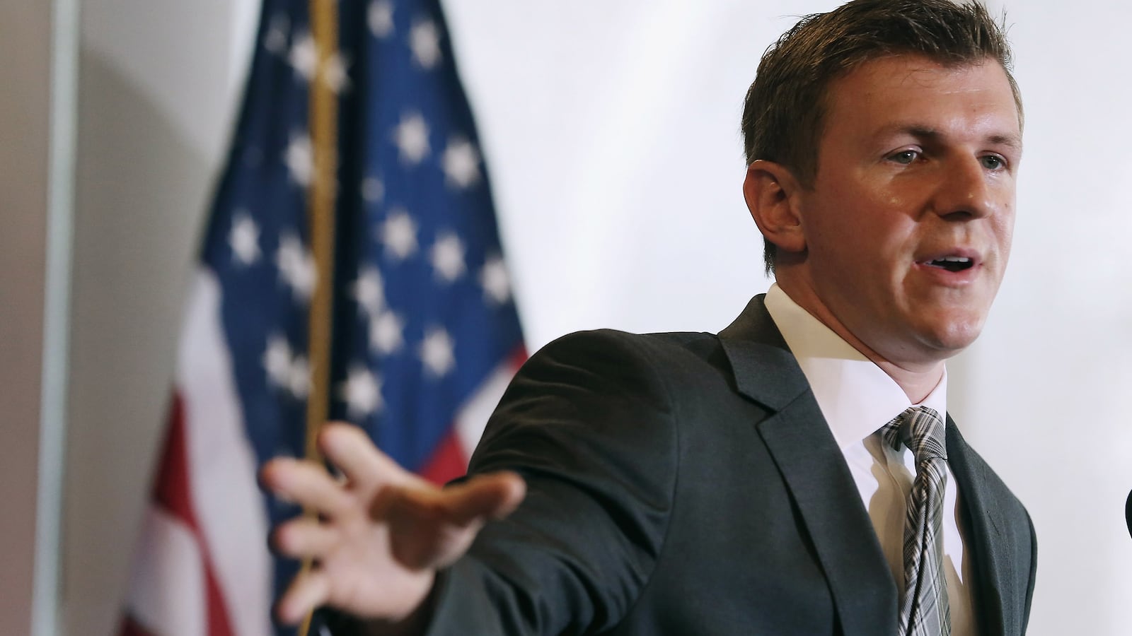 171128-lewis-james-okeefe-tease_fmtwz2