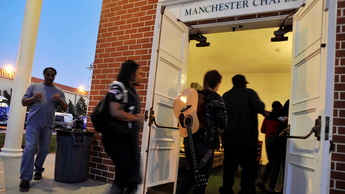 cheats/2012/01/28/stars-attend-funeral-for-etta-james/etta-james-memorial-cheat_olq4w0