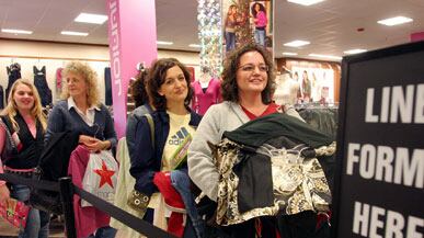 articles/2010/12/25/holiday-coupon-generosity-a-christmas-miracle/frey-shopping-coupons_149476_vd2w4z