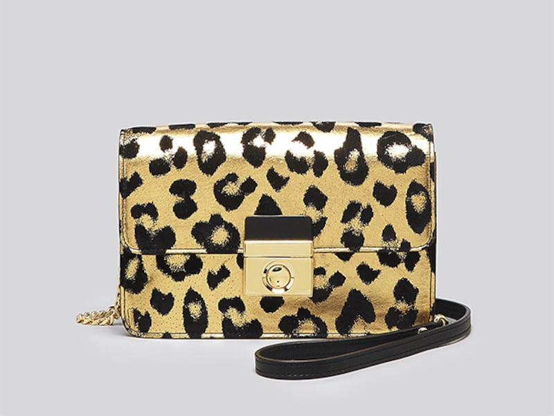 articles/2014/11/29/the-daily-beast-s-2014-holiday-gift-guide-for-the-carrie-bradshaw-in-your-life/gift-guide-2014-carrie-bradshaw05_z0rxbp