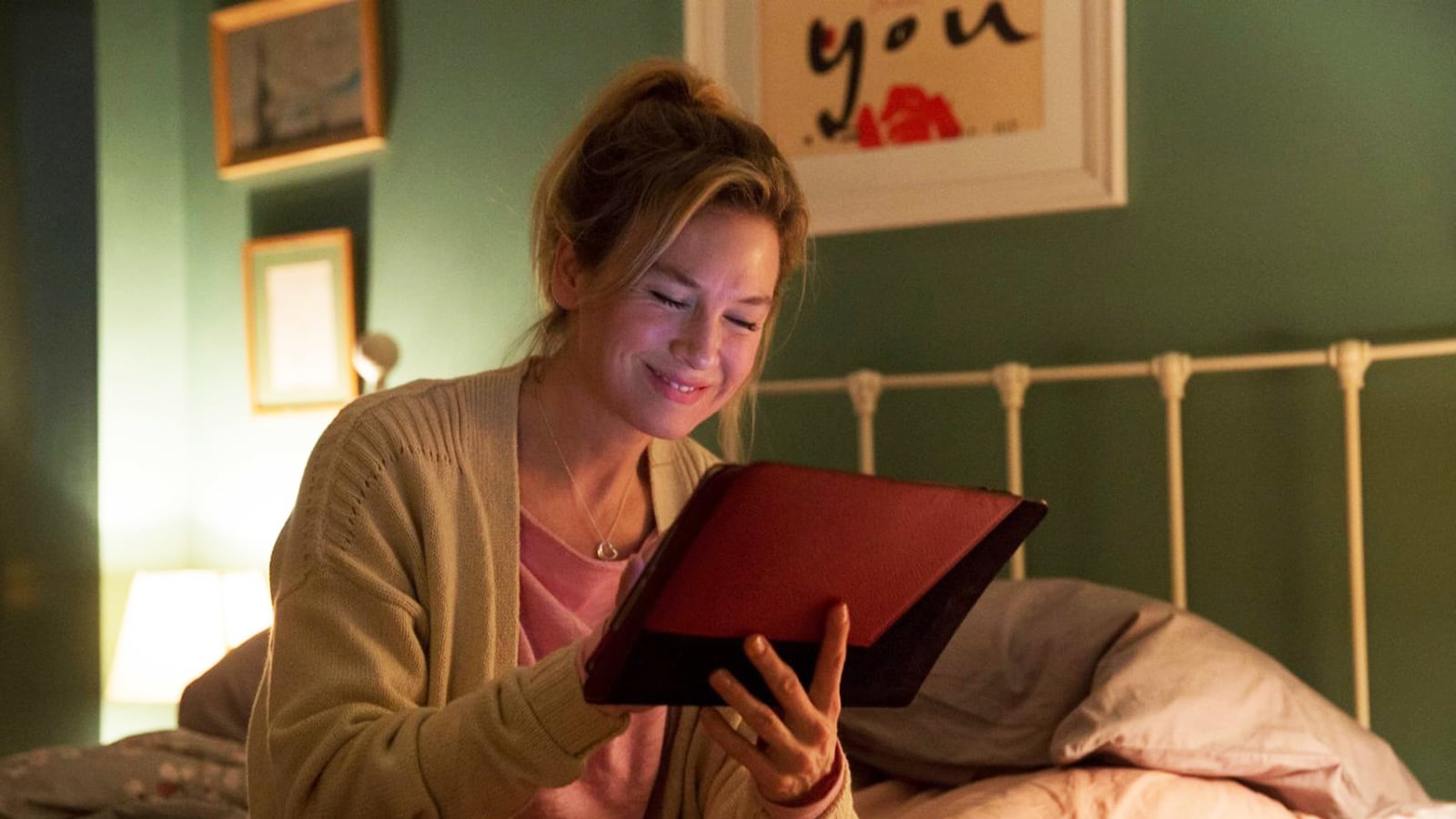 articles/2016/09/01/the-problem-with-renee-zellweger-s-face-is-us/160831-Crocker-Renee-Zellweger-tease_zqufbv