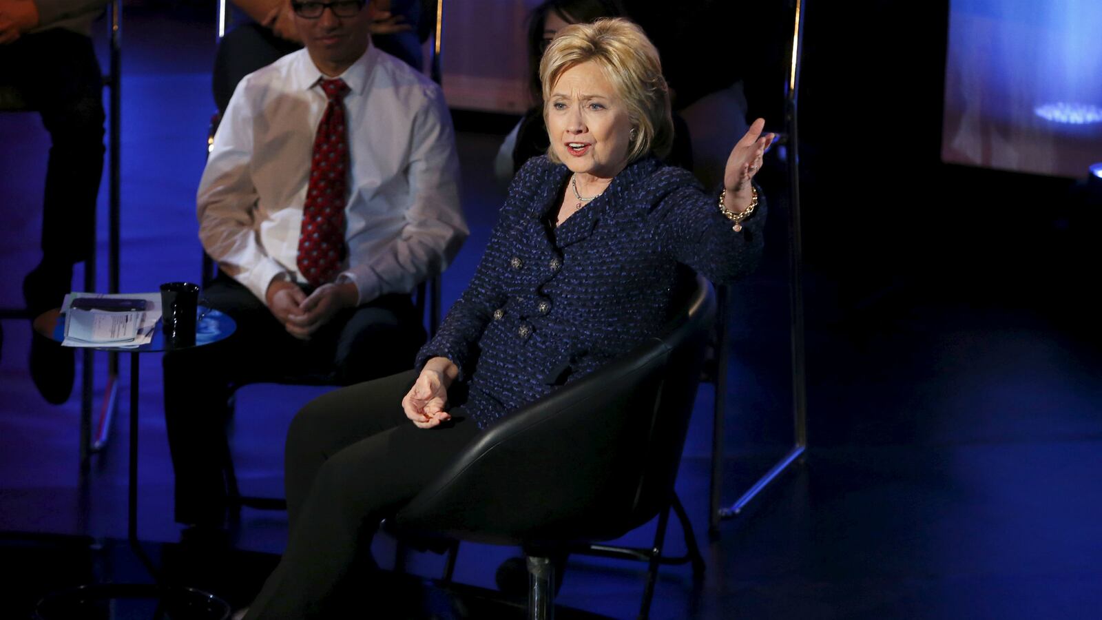 cheats/2016/01/11/hillary-wants-to-end-immigration-raids/160111-clinton-wants-end-immigration-raids-cheat_jqrnnh