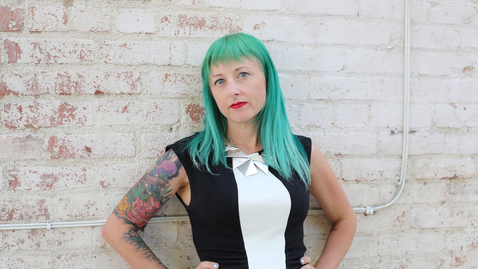 articles/2014/12/09/masters-of-alt-sex-suicidegirls-hits-puberty-and-wants-to-invade-your-tv-set/141208-stern-suicide-girl-tease_tq7ibx