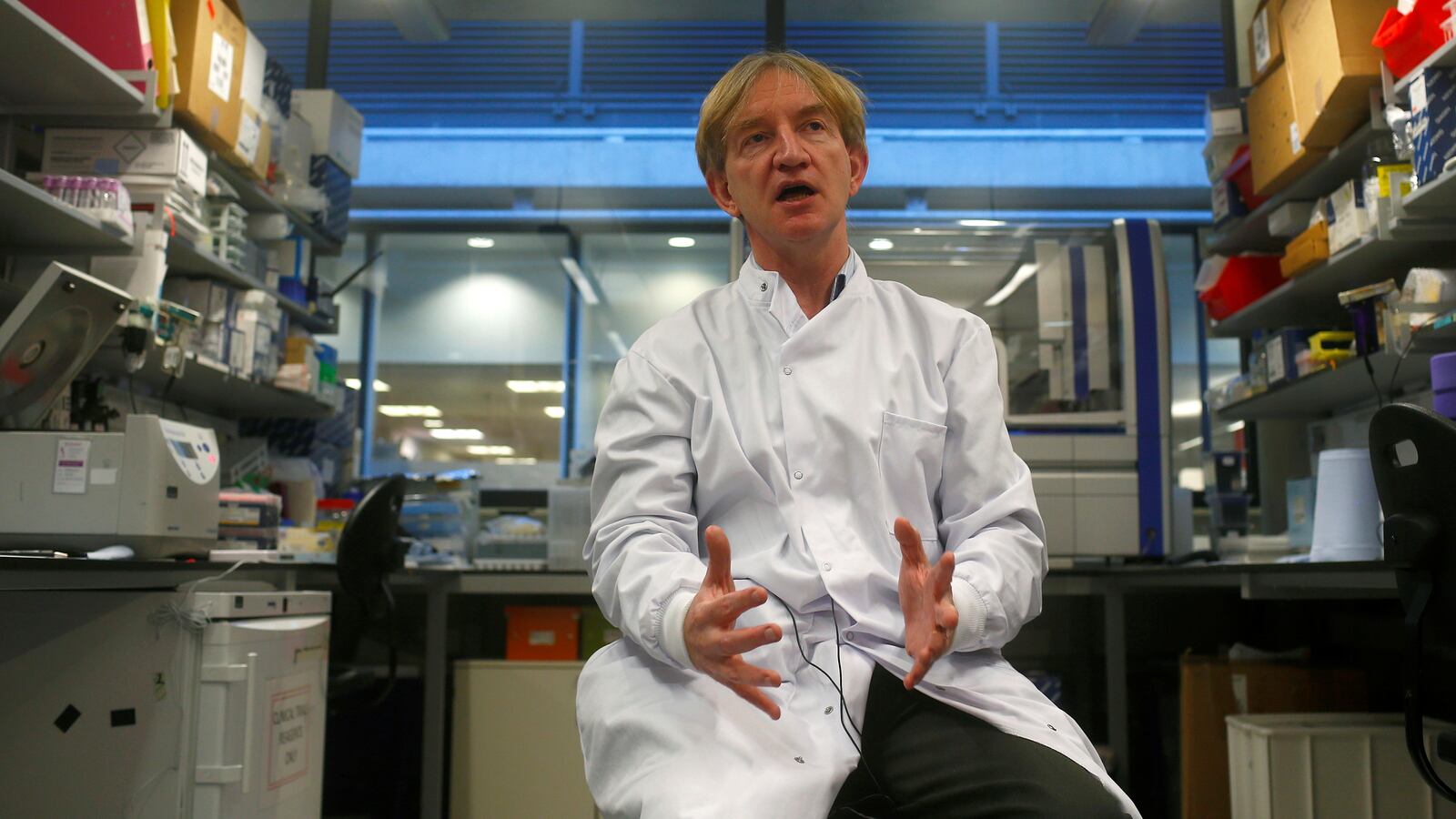 2021-04-23T000000Z_1994023857_RC2S1N9LHAI8_RTRMADP_3_HEALTH-CORONAVIRUS-ASTRAZENECA-HILL_d3cwjj