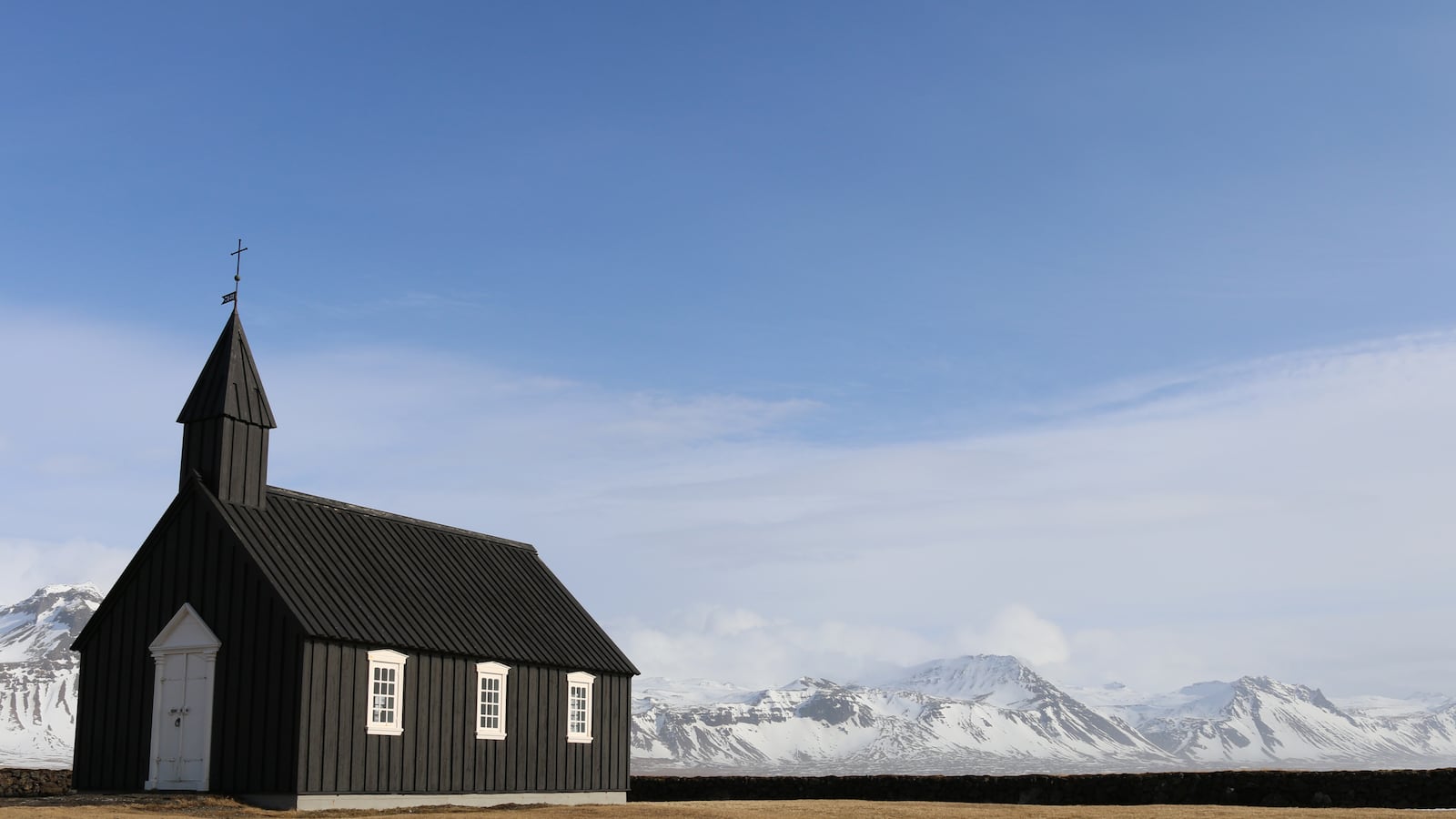 articles/2014/04/17/iceland-is-beautiful-and-sooo-weird/140416-fallon-iceland-tease_hupbtt