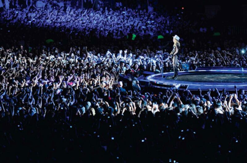 galleries/2010/01/08/madonna-sticky-sweet/madonna-sticky-sweet-11_okmkqa