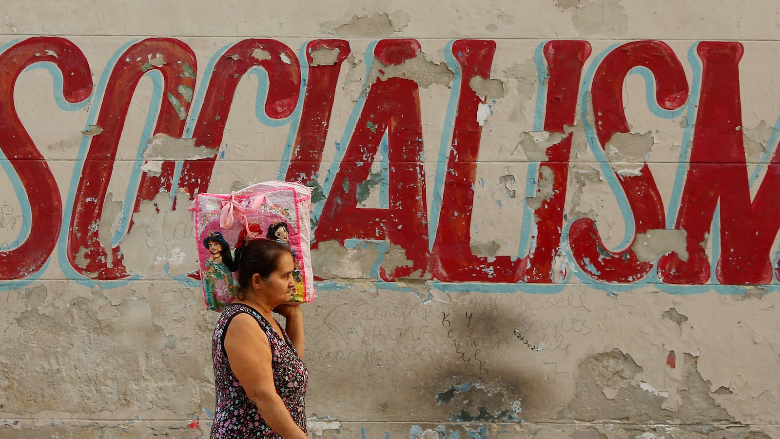 articles/2016/03/20/cuba-s-reforms-are-a-myth/160319-dedekan-cuba-tease_pqy2zv