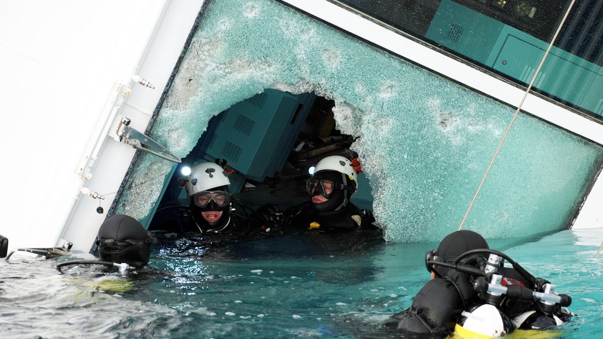 articles/2012/01/20/last-hope-for-costa-concordia-s-missing-as-ship-tanks-risk-bursting/costa-concordia-search-for-surivivors-nadeau_hzmmyc