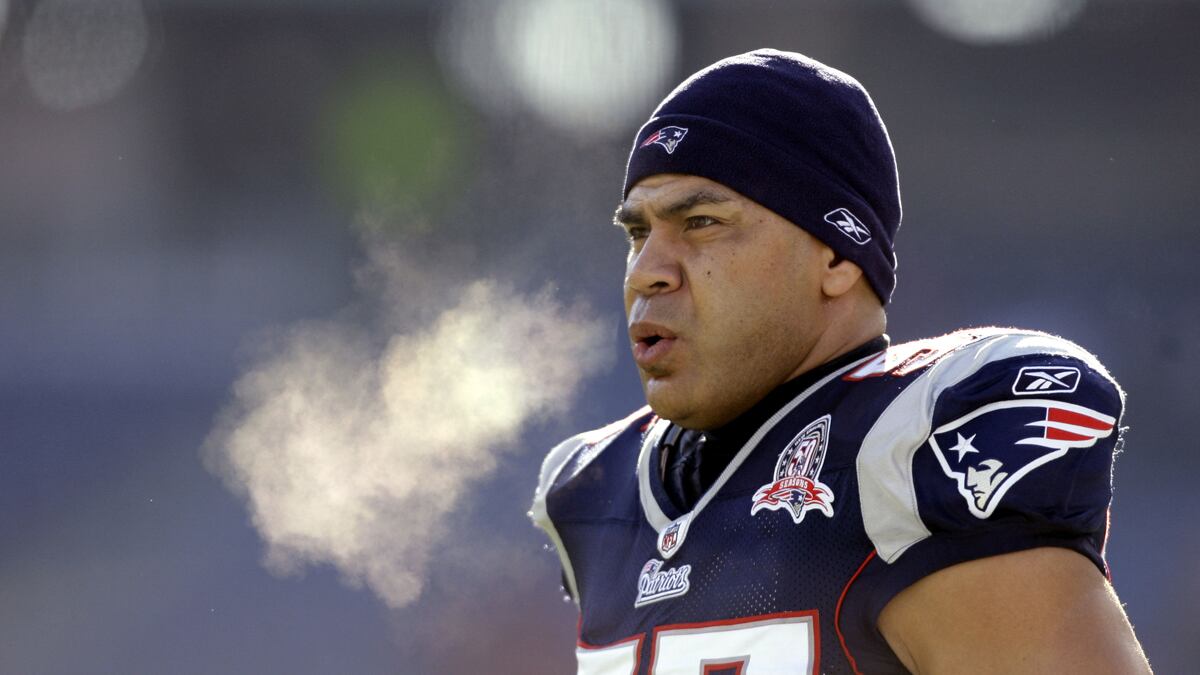 cheats/2012/05/02/report-nfl-star-junior-seau-dead/junior-seau-shooting-cheat_norlf8