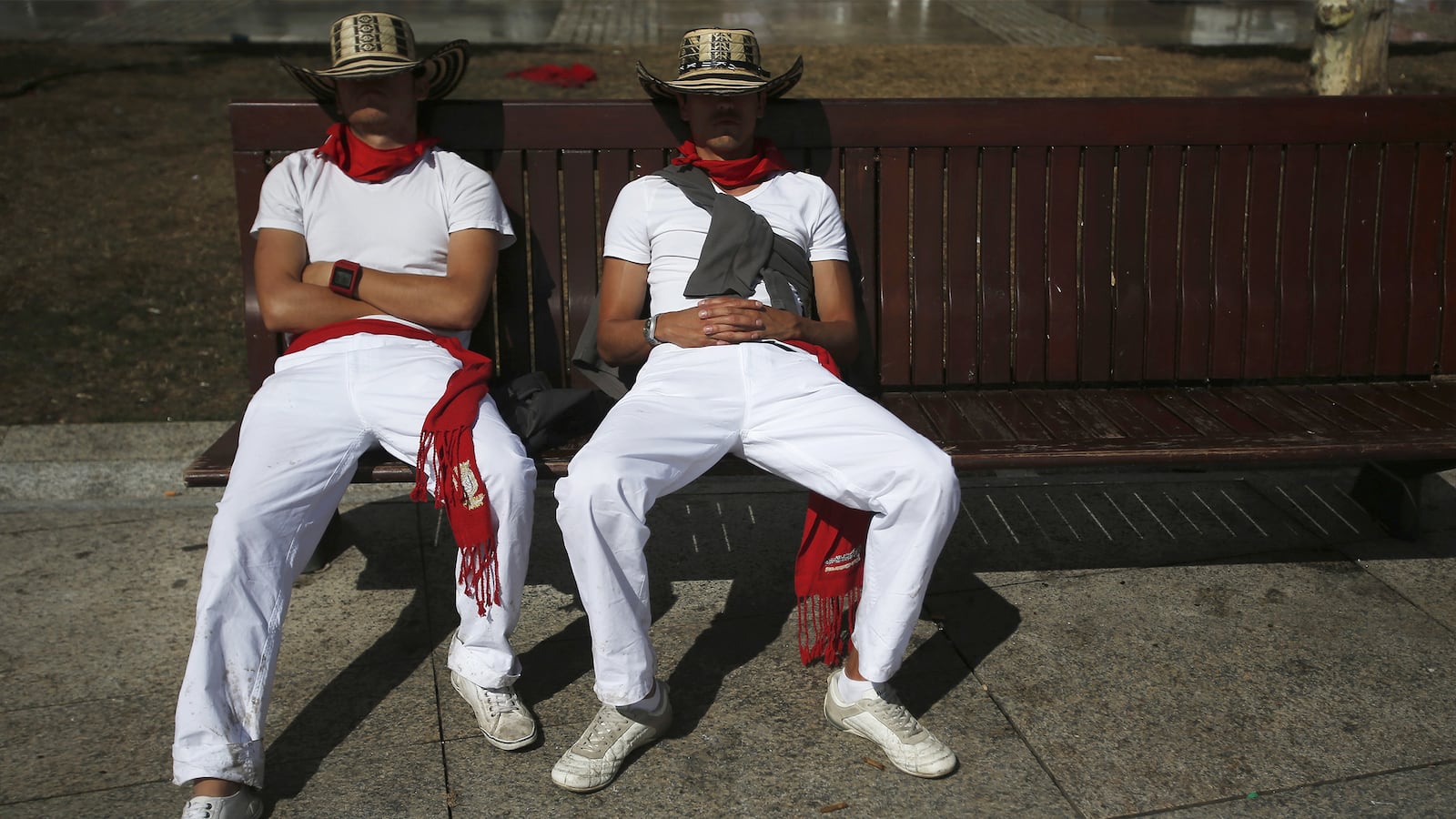 articles/2016/04/17/from-napoleon-to-ancient-greeks-we-ve-never-agreed-on-how-to-sleep/160416-moss-spain-siesta-tease_g8zc5y