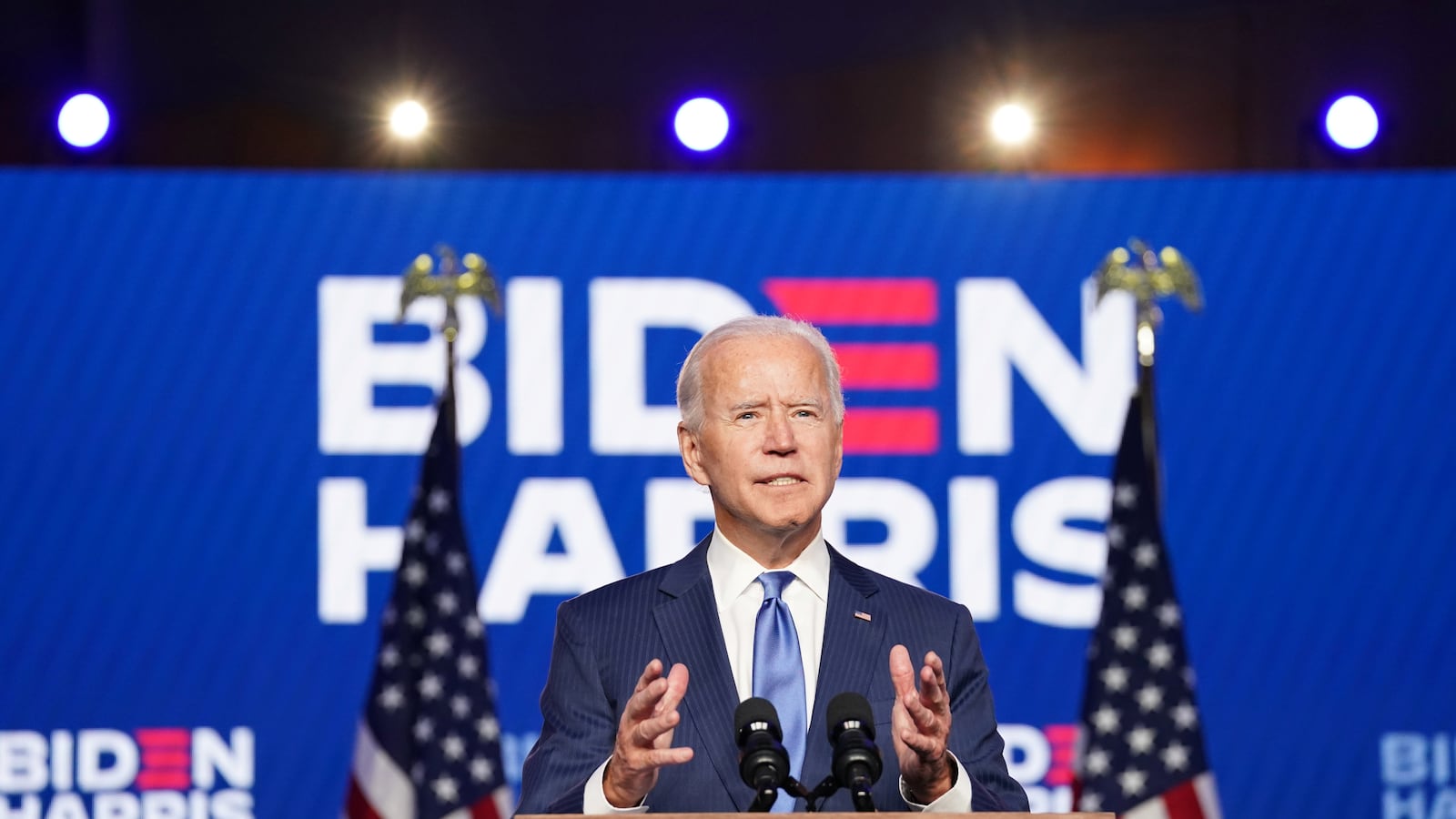 2020-11-07T040119Z_1284520795_RC24YJ9HZK65_RTRMADP_3_USA-ELECTION-BIDEN_ousejn