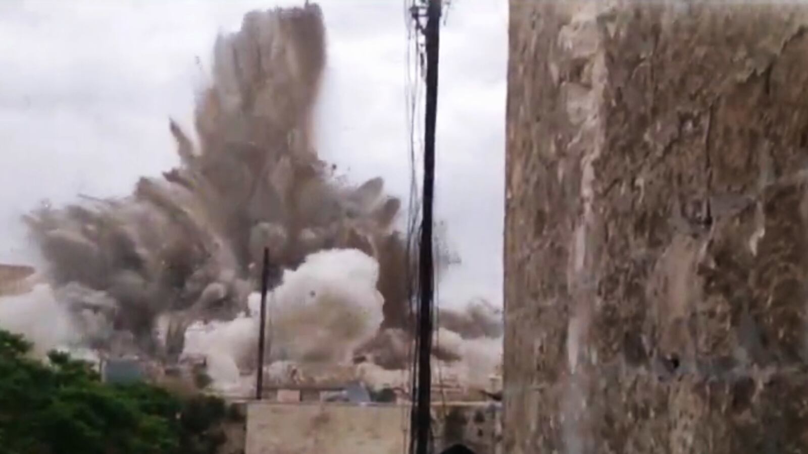 articles/2016/09/18/did-the-u-s-just-slaughter-syrian-troops/160917-Yousseff-Syrian-airstrike-by-US-tease_arrxkb