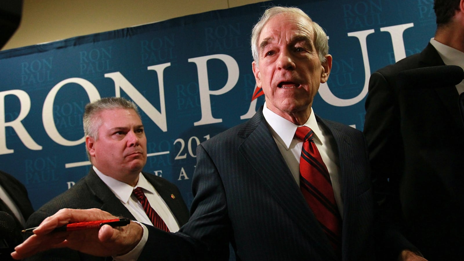 cheats/2011/12/31/ron-paul-ignores-the-media/ron-paul-ignores-the-media-cheat_ehrz42