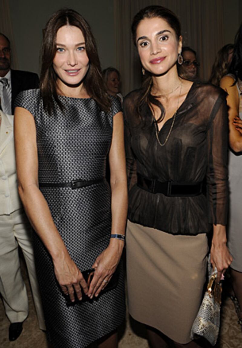 galleries/2009/09/25/the-week-in-red-carpet/red-carpet---carla-bruni_jmkkgr