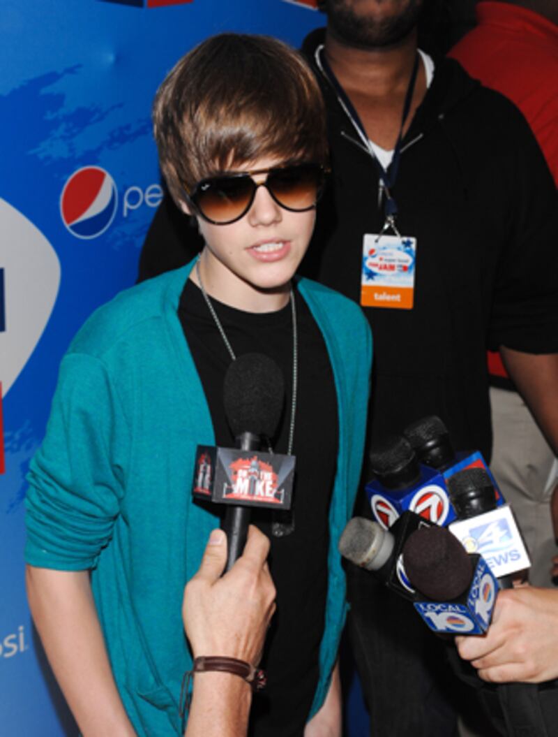 galleries/2010/02/05/stars-celebrate-super-bowl-xliv/super-bowl-celebieber_qb3vjh