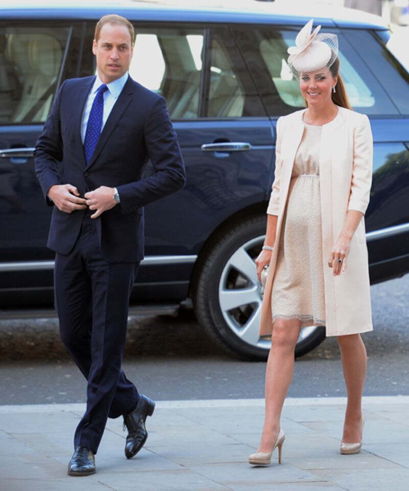 articles/2013/06/04/coronation-celebrations-underway-in-sunny-london/kate-william_tethay