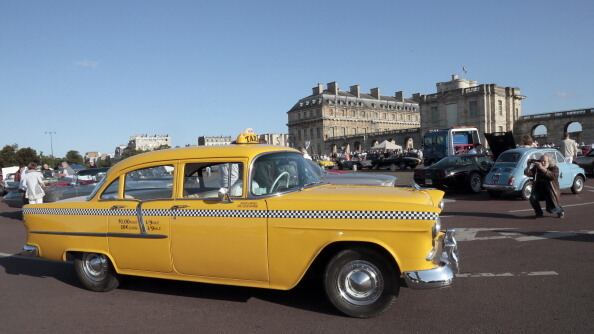 articles/2013/01/03/parisians-meet-taxi-capitalism/parisians-meet-taxi-capitalism-image_ruvuck