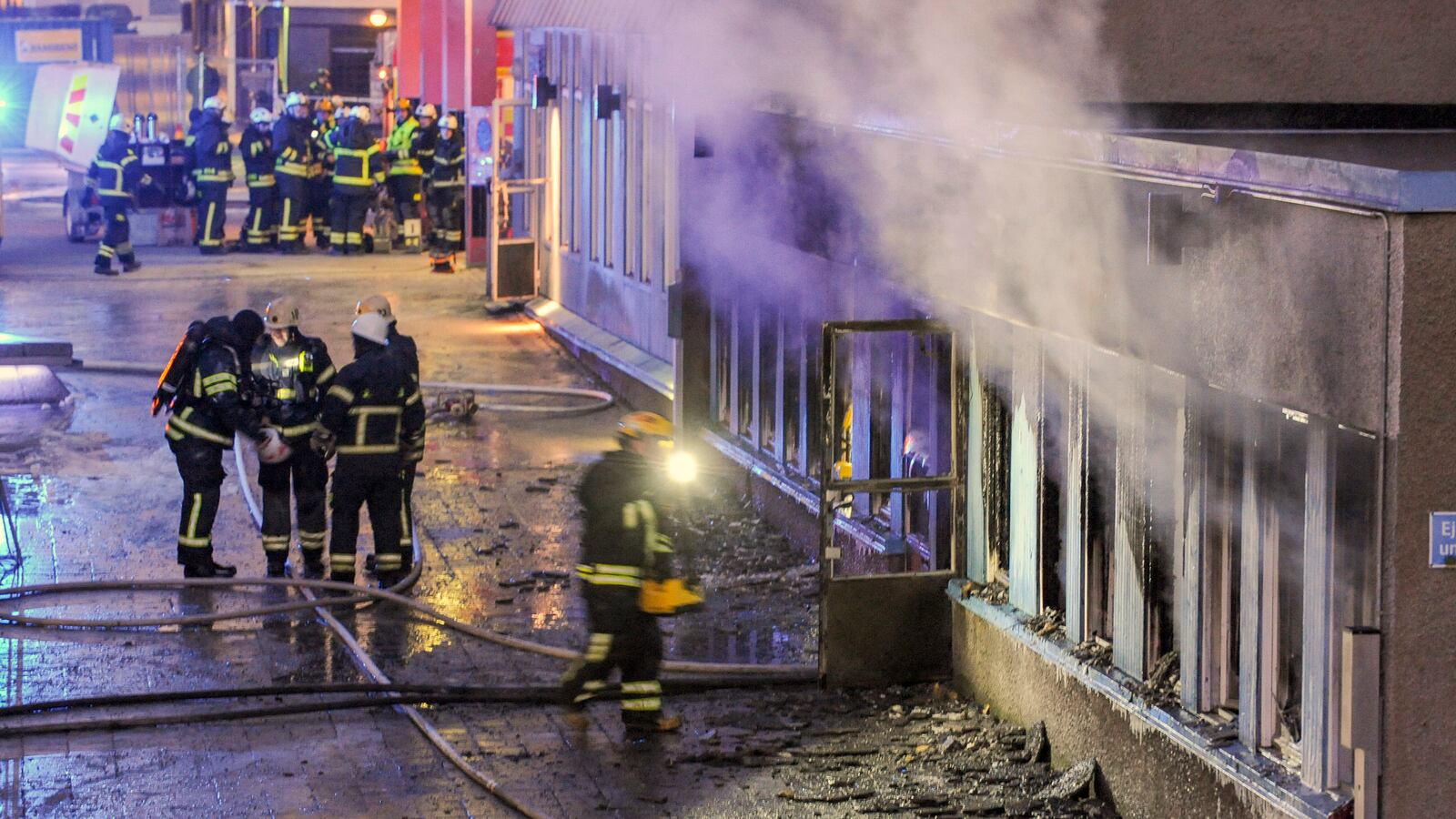 cheats/2014/12/26/mosque-lit-on-fire-in-sweden/141226-sweden-mosque-arson-cheat_u2iqji