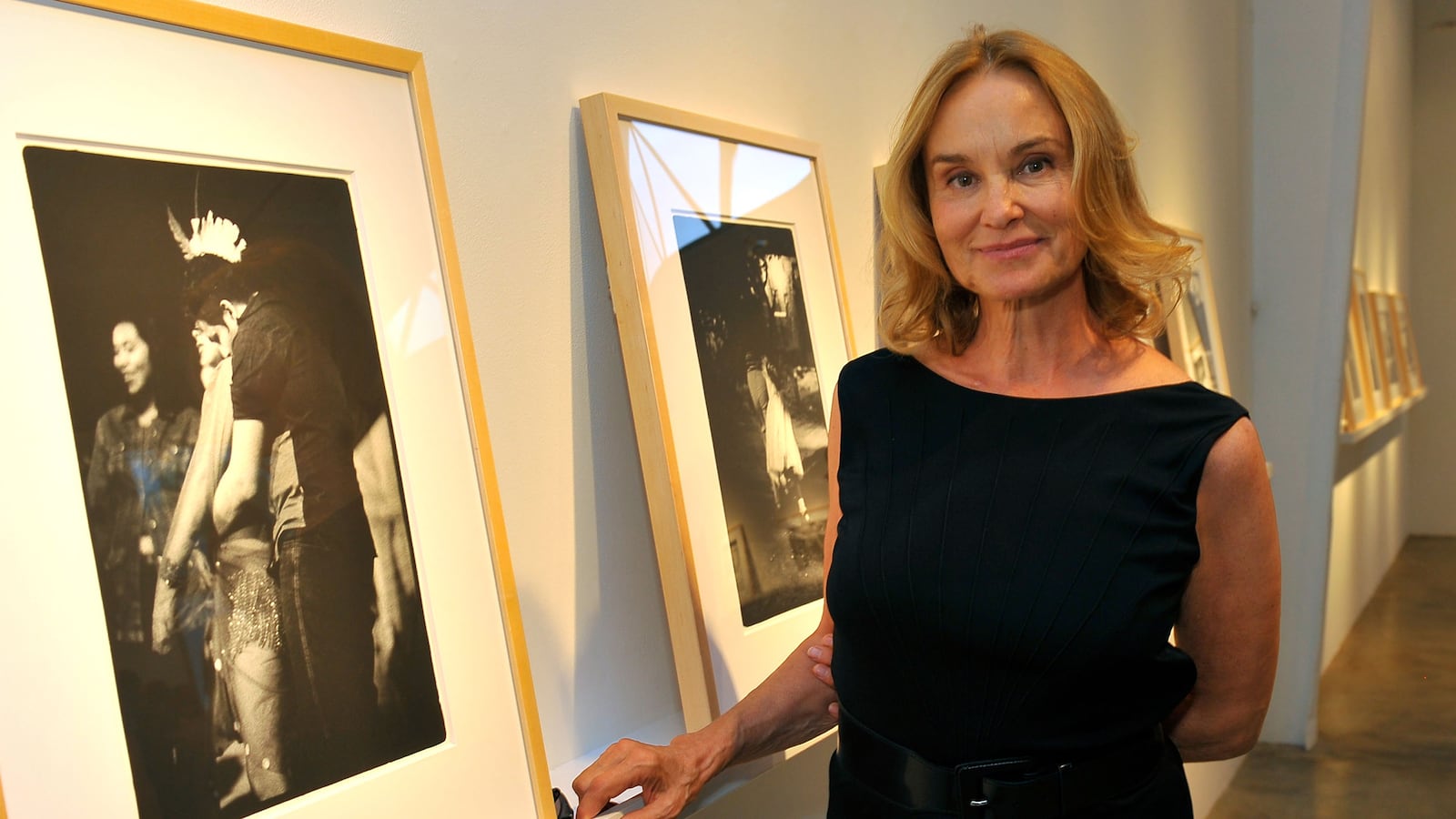 articles/2014/04/22/jessica-lange-s-thing-for-clowns-behind-an-actress-passion-for-photography/150421-jones-jessica-lange-tease_oswray