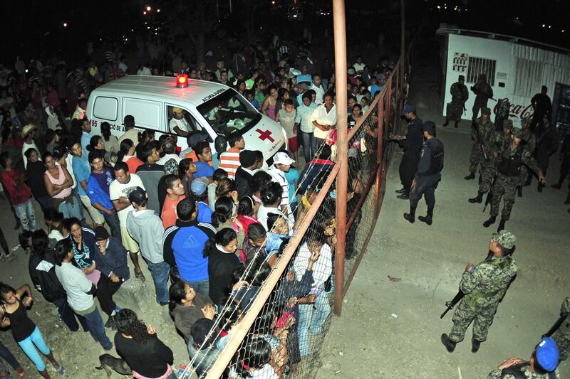 articles/2012/02/15/honduras-prison-fire-kills-hundreds-photos/honduras-prison-fire-photos-one_ajn0hl