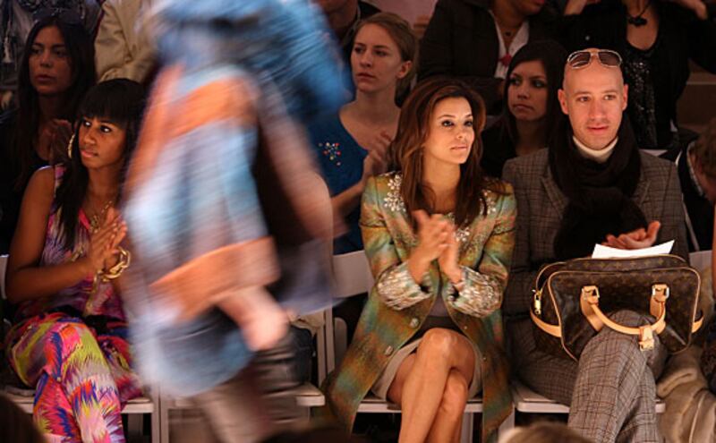 galleries/2009/02/16/fashion-week-front-row/fashion-front-row-24_tpvekw