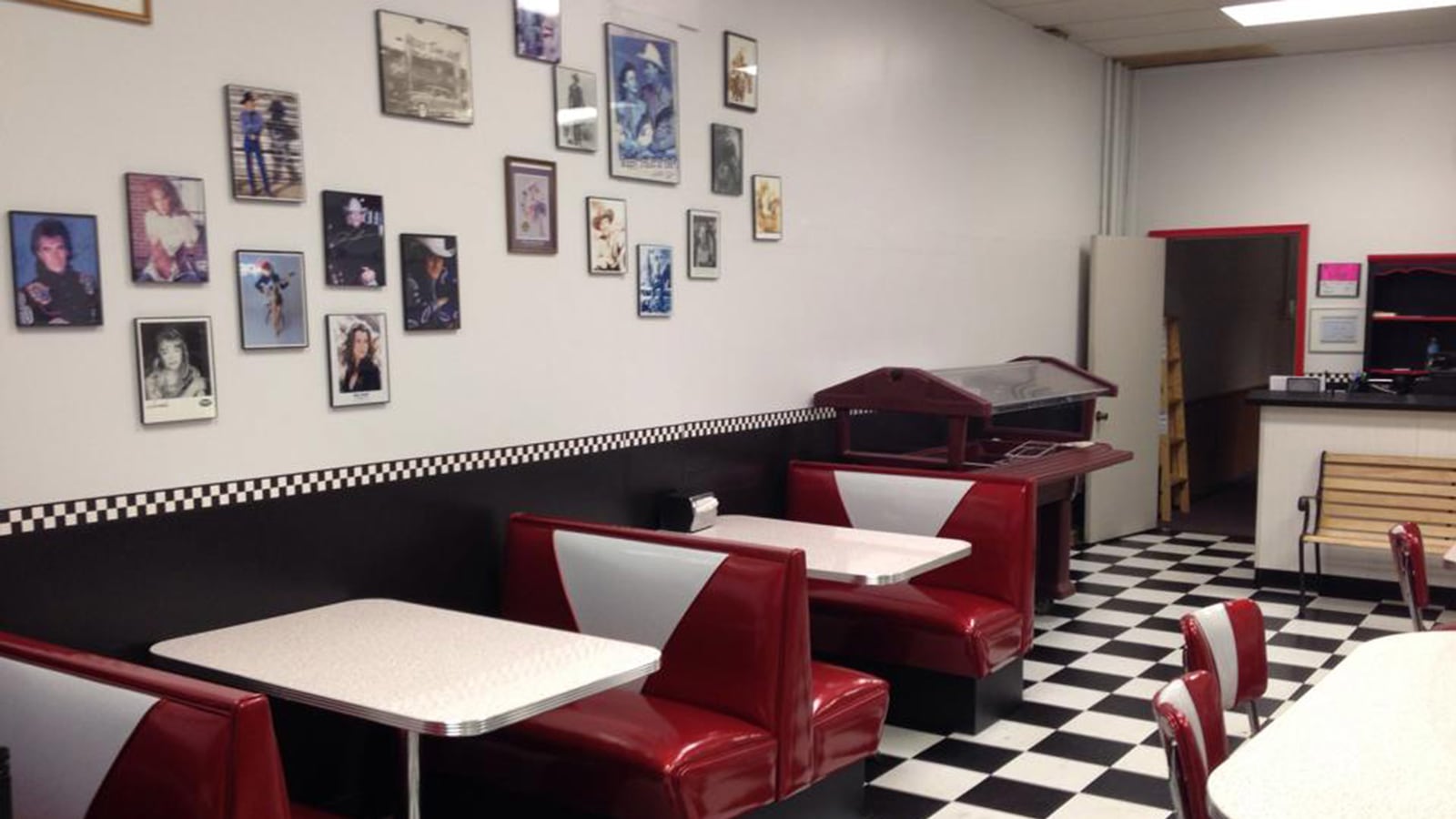 cheats/2015/04/10/pizzeria-reopens-after-anti-gay-remarks/150410-memories-pizza-cheat_a8tfvm