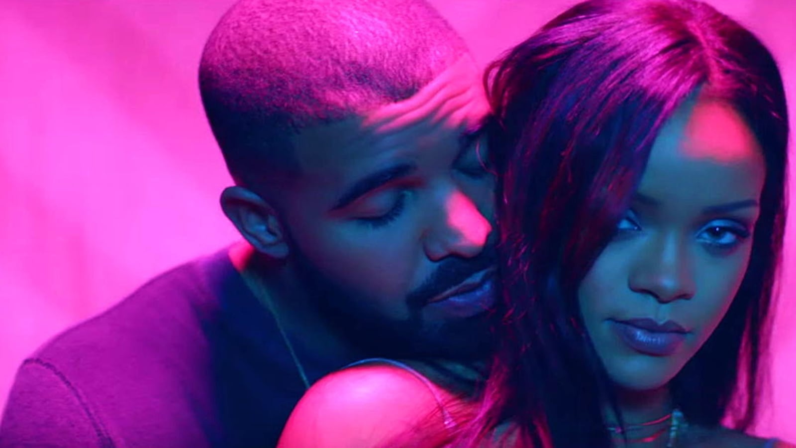 articles/2017/01/01/drake-disses-rihanna-on-new-year-s-eve-that-was-an-old-vibe/170102-stern-drake-rihanna-tease_v6bmu9