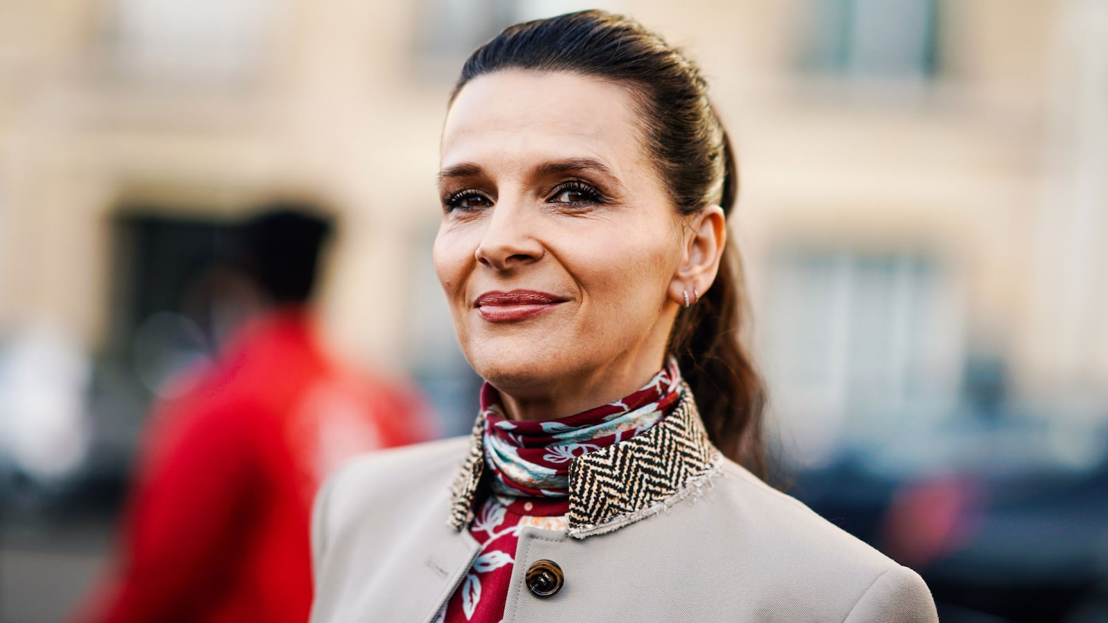 220629-Schager-Juliette-Binoche-tease_xgqo6f