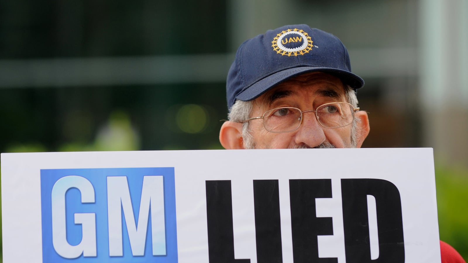 articles/2014/07/17/the-cops-who-found-out-the-truth-about-gm-s-deadly-cars-in-2006/140716-daly-general-motors-tease_oq343y