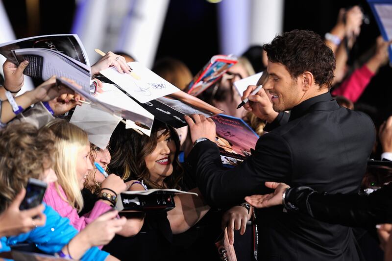 galleries/2011/11/14/twilight-premiere-photos/twilight-premiere-fans4_q0pnyh