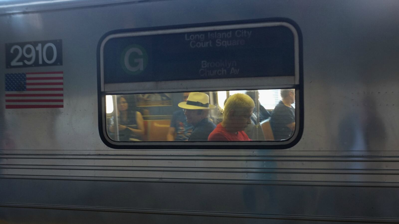 cheats/2013/07/08/drunk-man-electrocuted-peeing-on-nyc-subway/man-dies-peeing-subway-cheat_mtrrkk