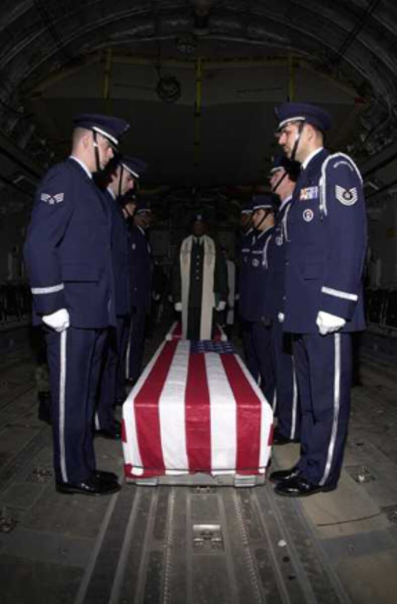 galleries/2009/04/05/return-of-fallen-soldiers/begleiter-coffins-12_egaylf