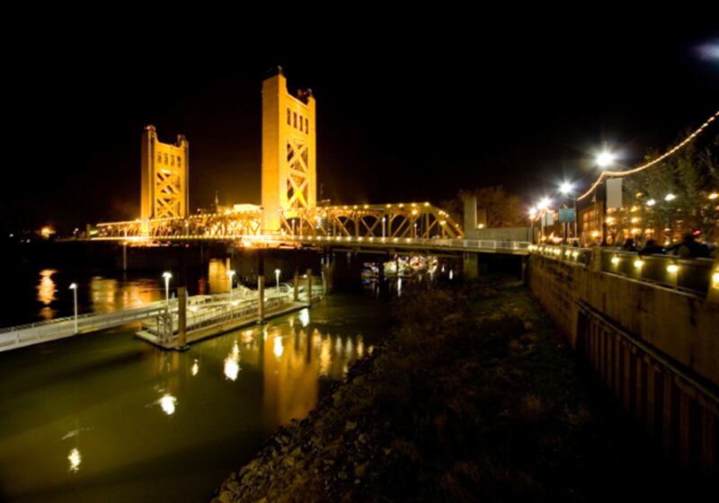 galleries/2011/02/06/best-love-cities/love-cities---sacramento_v5zv91