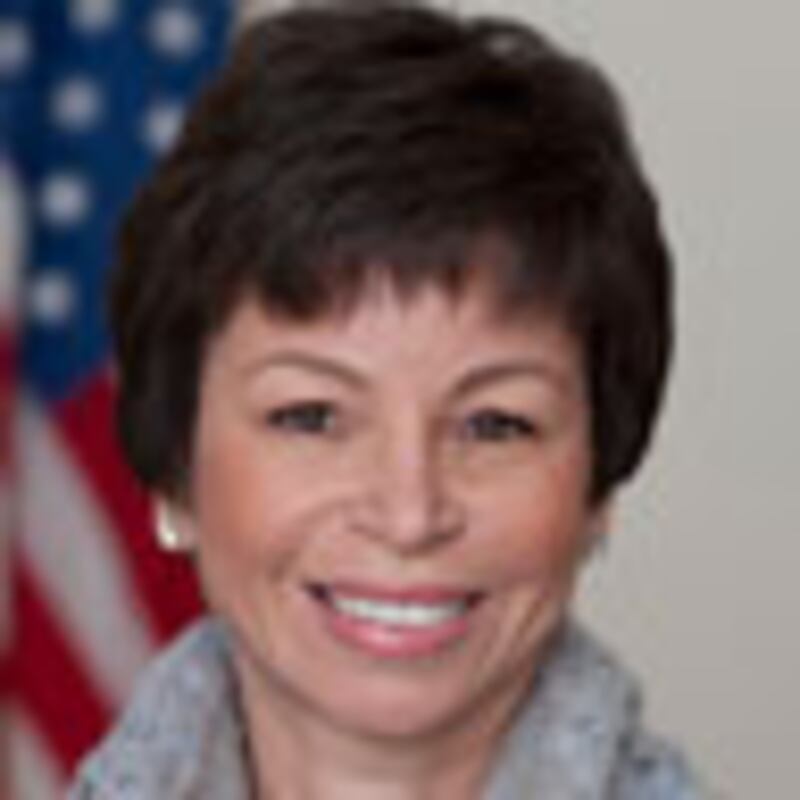 articles/2010/03/08/women-in-the-world-speakers/author-photo---valerie-jarrett_fkbmve